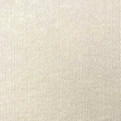 Milchweiße, zuschneidbare, selbstklebende Kratzmatte für Katzen als Trittschutz