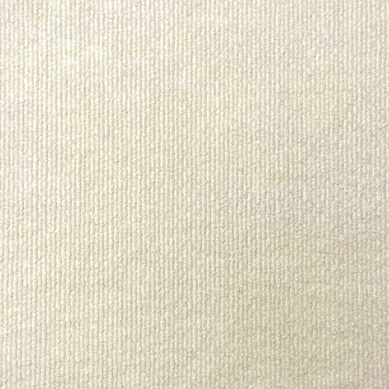 Milchweiße, zuschneidbare, selbstklebende Kratzmatte für Katzen als Trittschutz